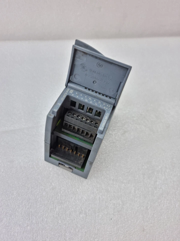 Siemens SIMATIC S7-1200 SM 1231 TC 6ES7 231-5QF32-0XB0 Thermocouple Input Module